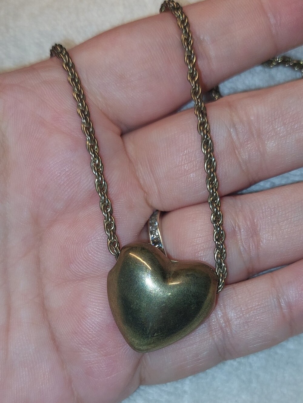 Vintage Goldtone Heart Pendant Necklace - Classic Women’s Jewelry